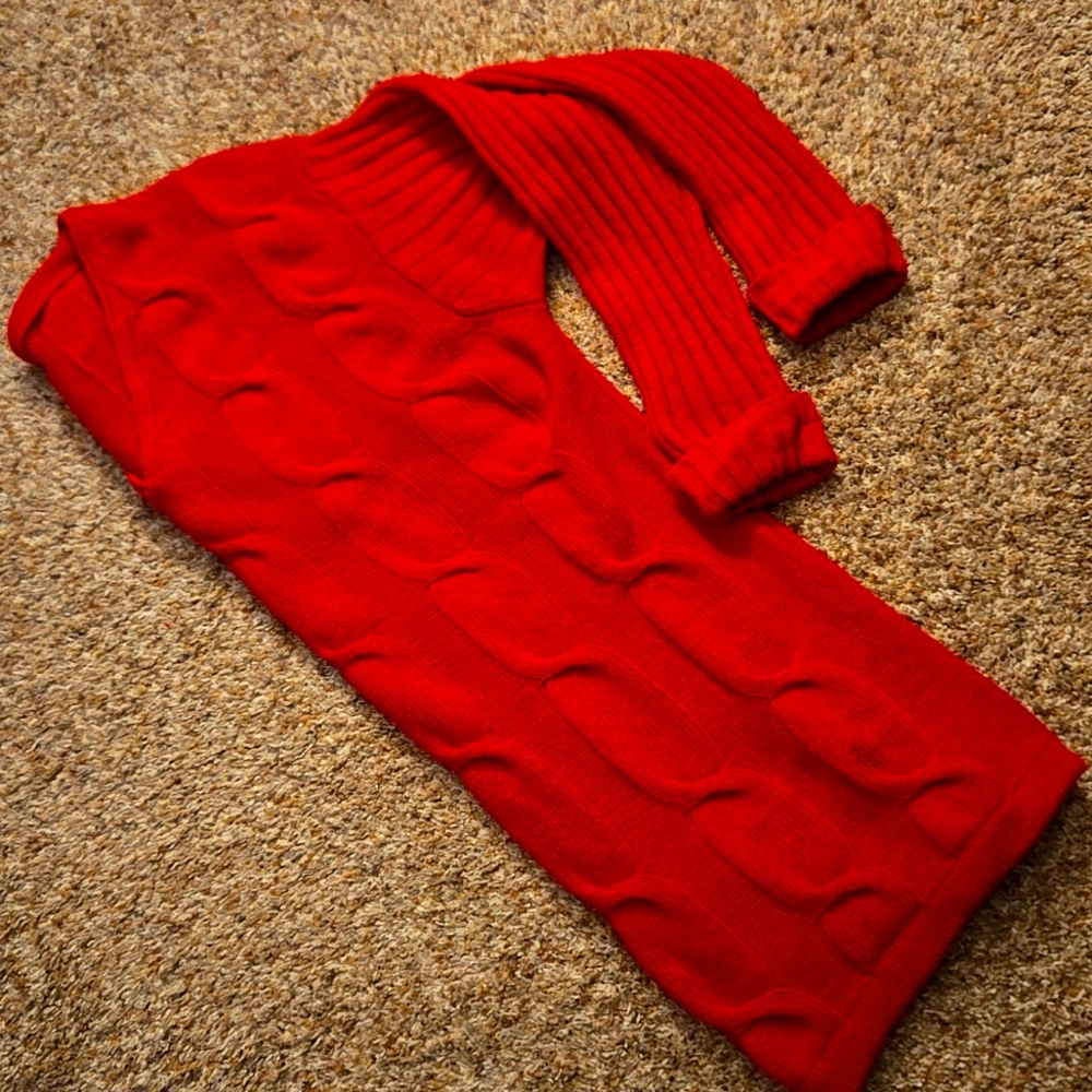 Red Sweater - Picture 10 of 11